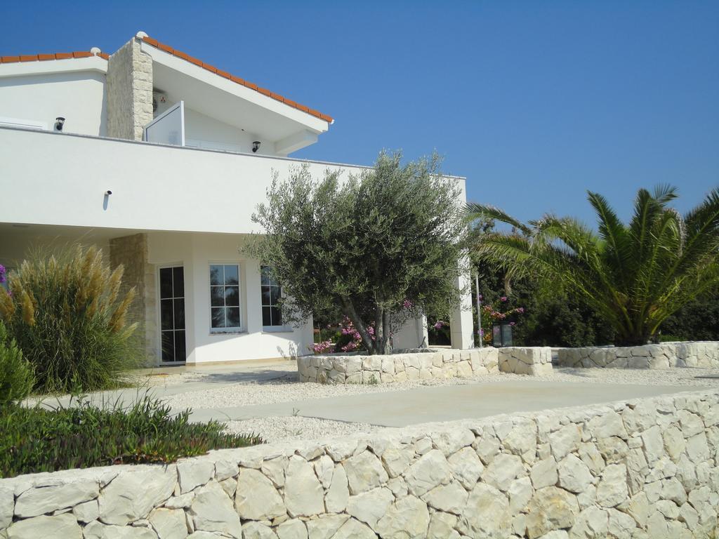 Mirakul Apartments Vir Exterior foto