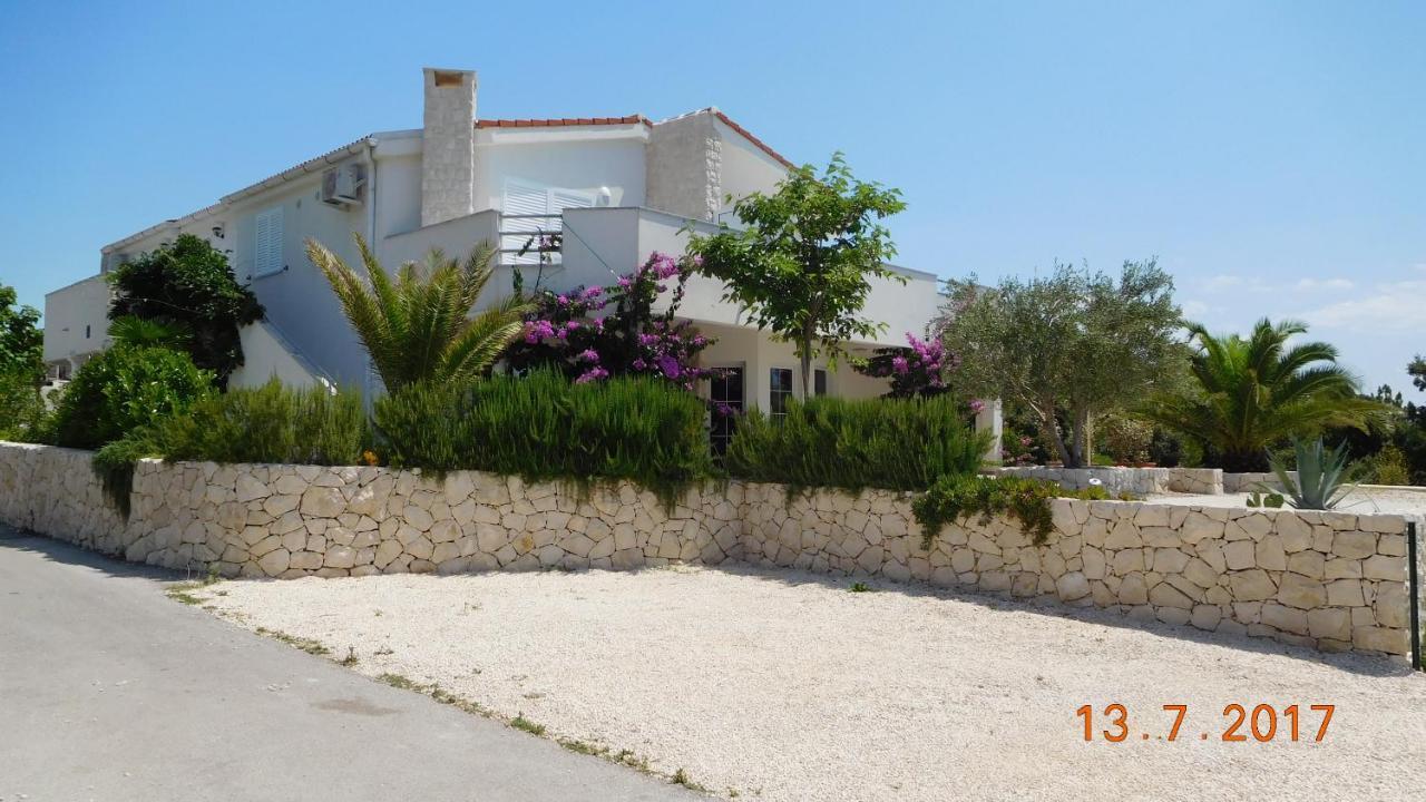 Mirakul Apartments Vir Exterior foto